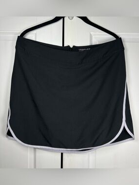 Maggie Lane Black Athletic Skort with White Trim Excellent Condition Size 8